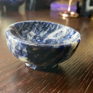 Sodalite UV reactive Bowl With Foot Sphere Holder